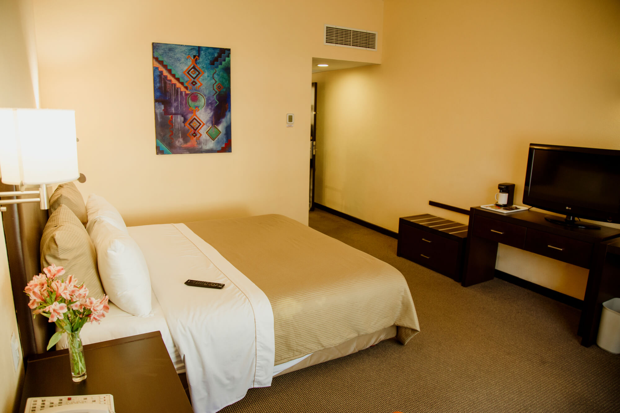 hotel-rocoval-san-cristobal-habitacion-cama-king-3